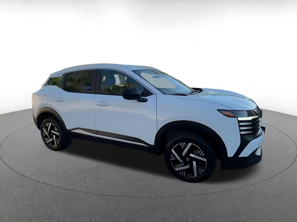 2026 Nissan Kicks - Image 2 of 31