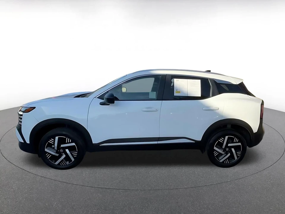 2026 Nissan Kicks - Image 9 of 31