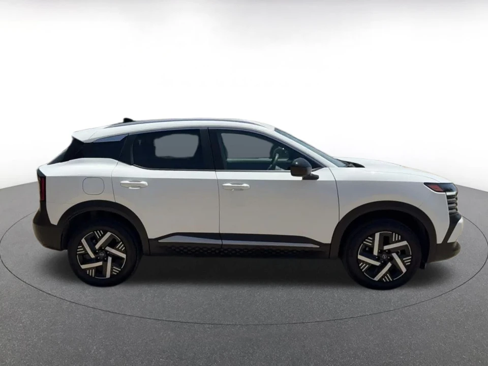 2026 Nissan Kicks - Image 17 of 31