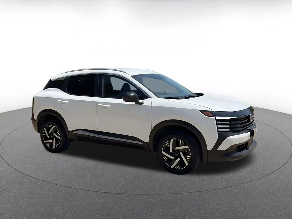 2026 Nissan Kicks - Image 2 of 31