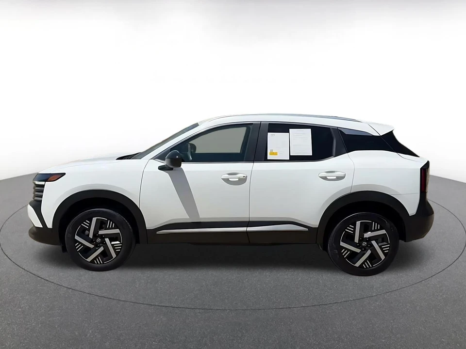 2026 Nissan Kicks - Image 9 of 31