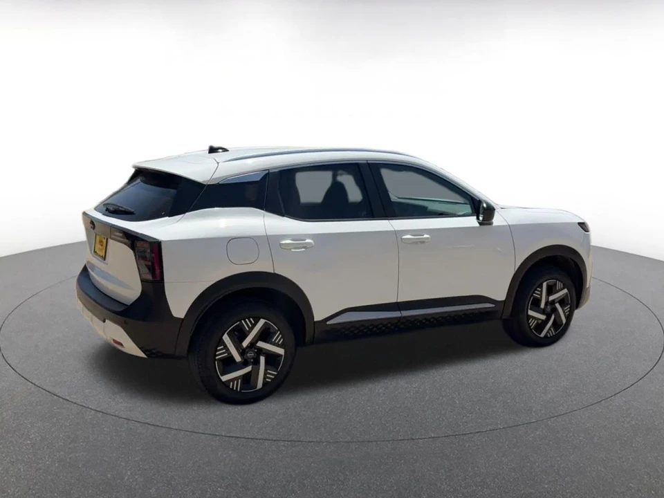 2026 Nissan Kicks - Image 15 of 31