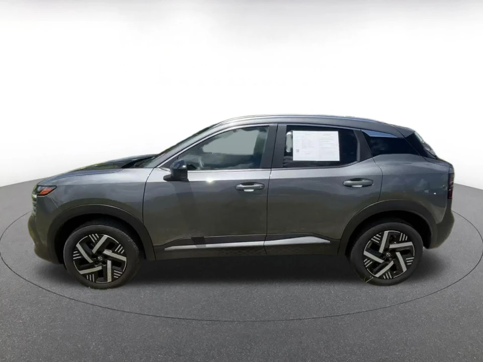 2026 Nissan Kicks - Image 9 of 31
