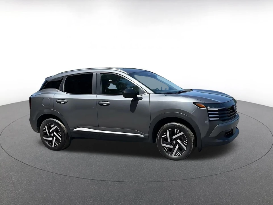 2026 Nissan Kicks - Image 2 of 31