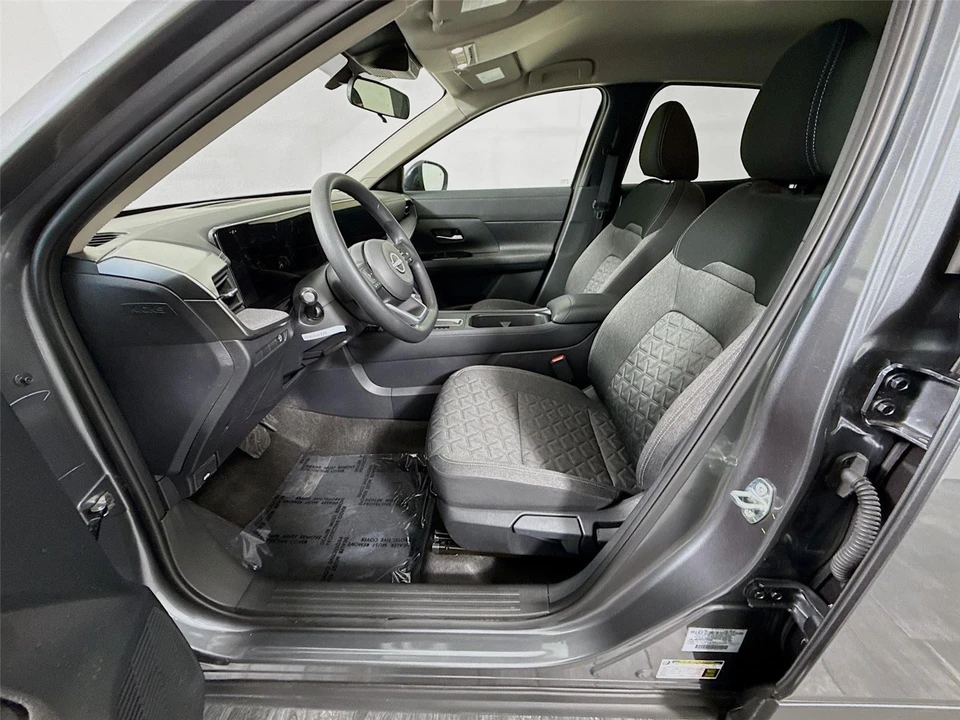 2026 Nissan Kicks - Image 2 of 31