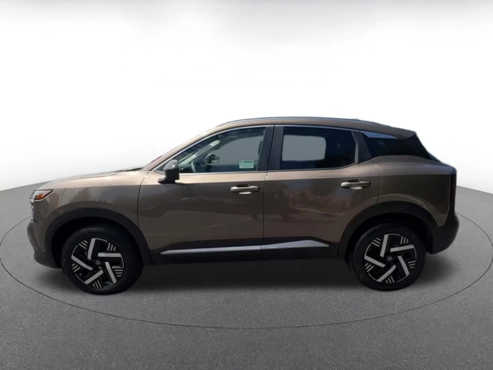 2026 Nissan Kicks - Image 9 of 31
