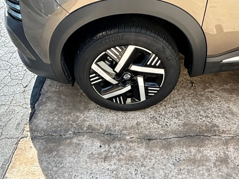 2026 Nissan Kicks - Image 27 of 31