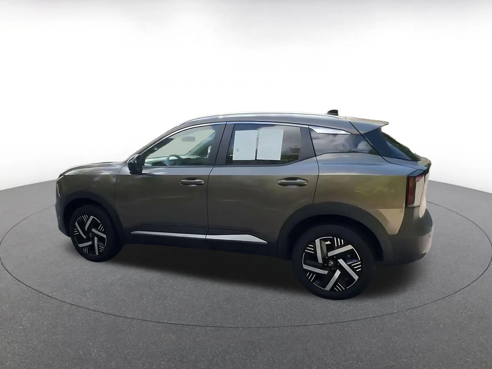 2026 Nissan Kicks - Image 11 of 31
