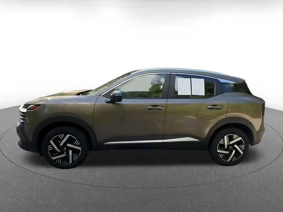 2026 Nissan Kicks - Image 9 of 31