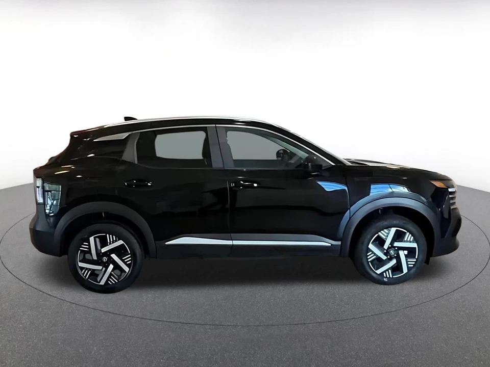 2026 Nissan Kicks - Image 12 of 31