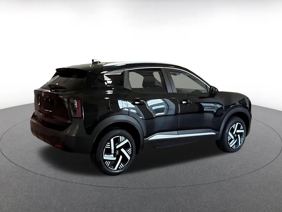 2026 Nissan Kicks - Image 11 of 31