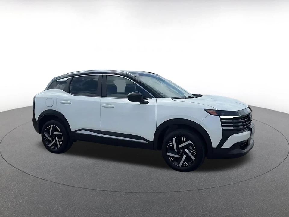 2026 Nissan Kicks - Image 2 of 31