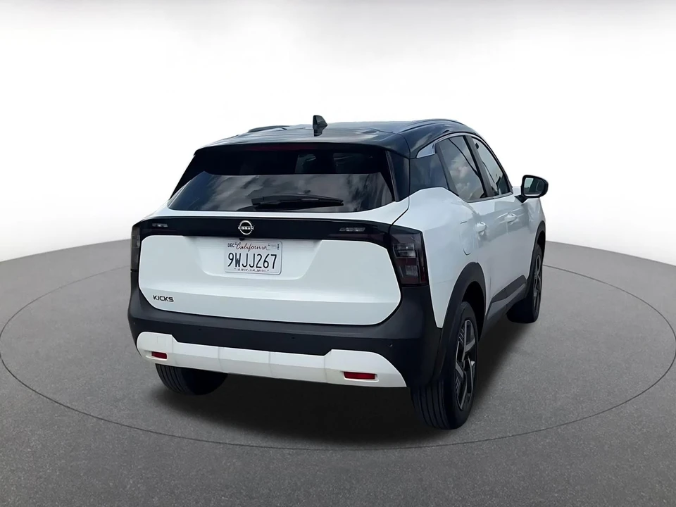 2026 Nissan Kicks - Image 15 of 31