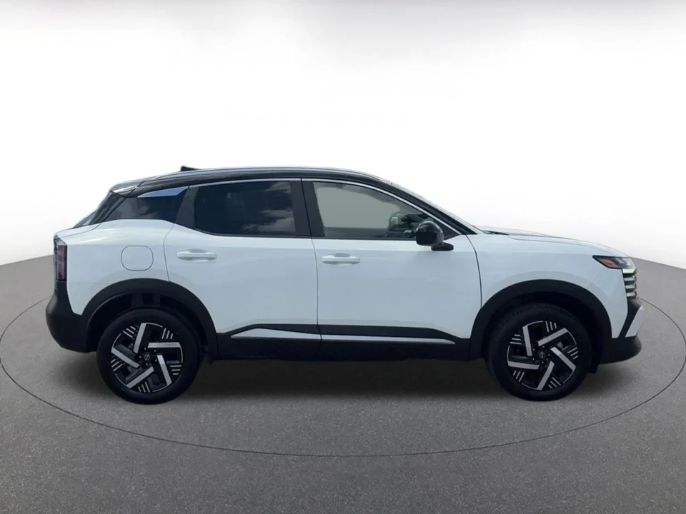 2026 Nissan Kicks - Image 17 of 31