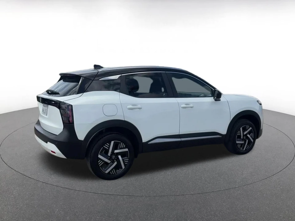 2026 Nissan Kicks - Image 16 of 31