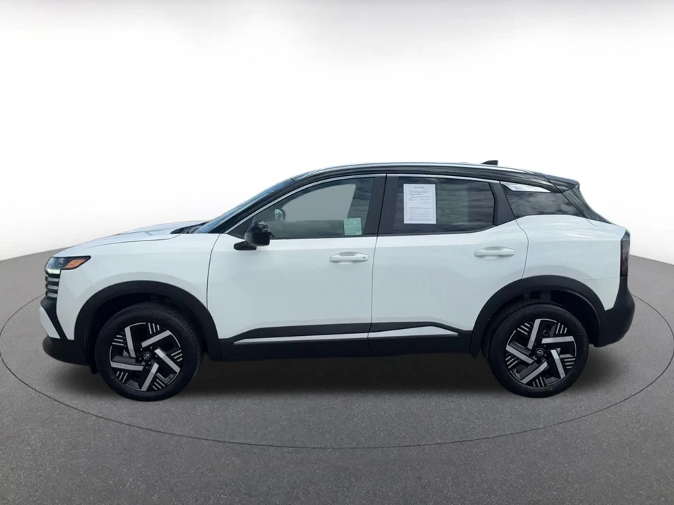 2026 Nissan Kicks - Image 9 of 31