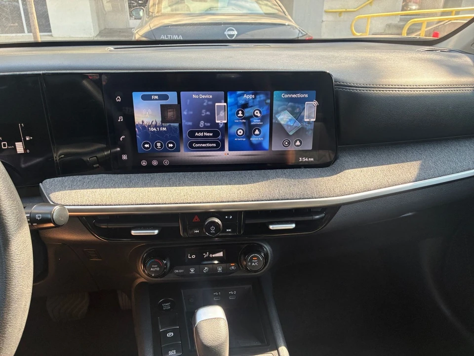 2026 Nissan Kicks - Image 18 of 31