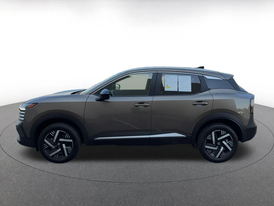 2026 Nissan Kicks - Image 9 of 31