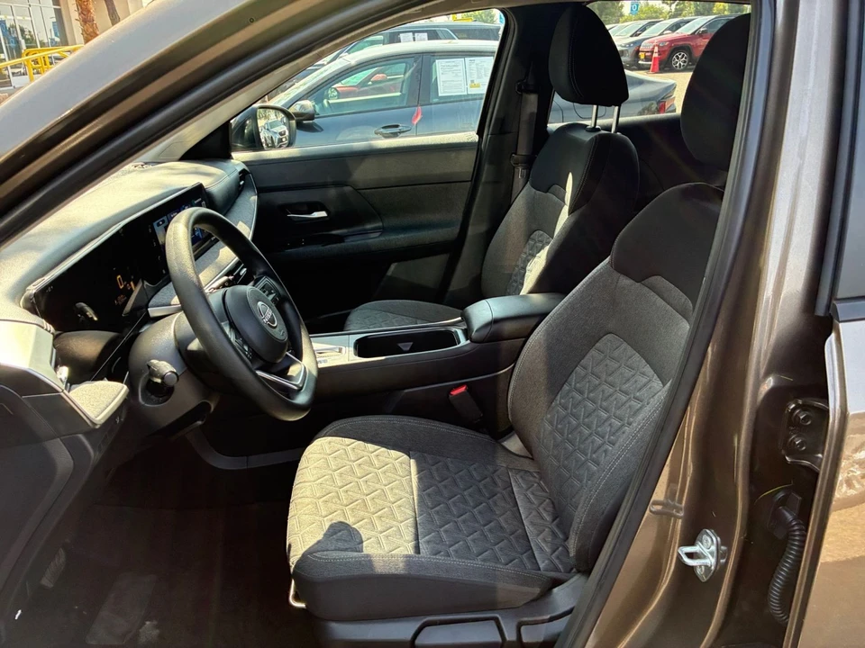 2026 Nissan Kicks - Image 27 of 31