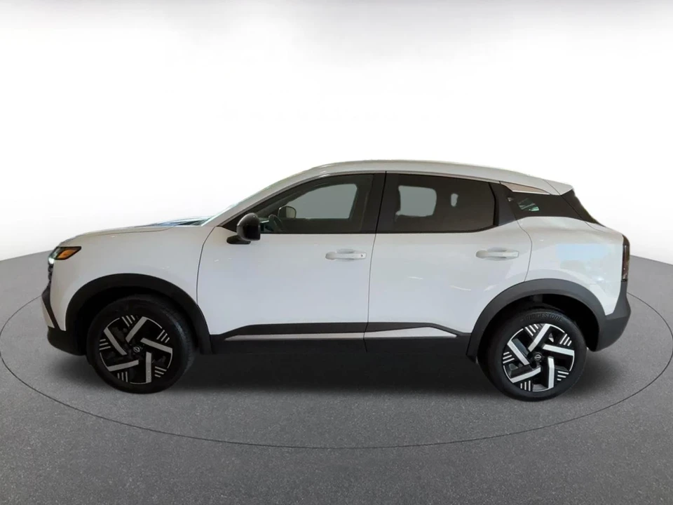 2026 Nissan Kicks - Image 9 of 31