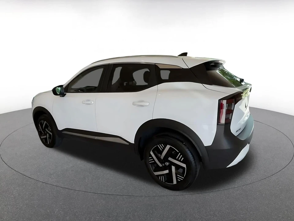 2026 Nissan Kicks - Image 11 of 31