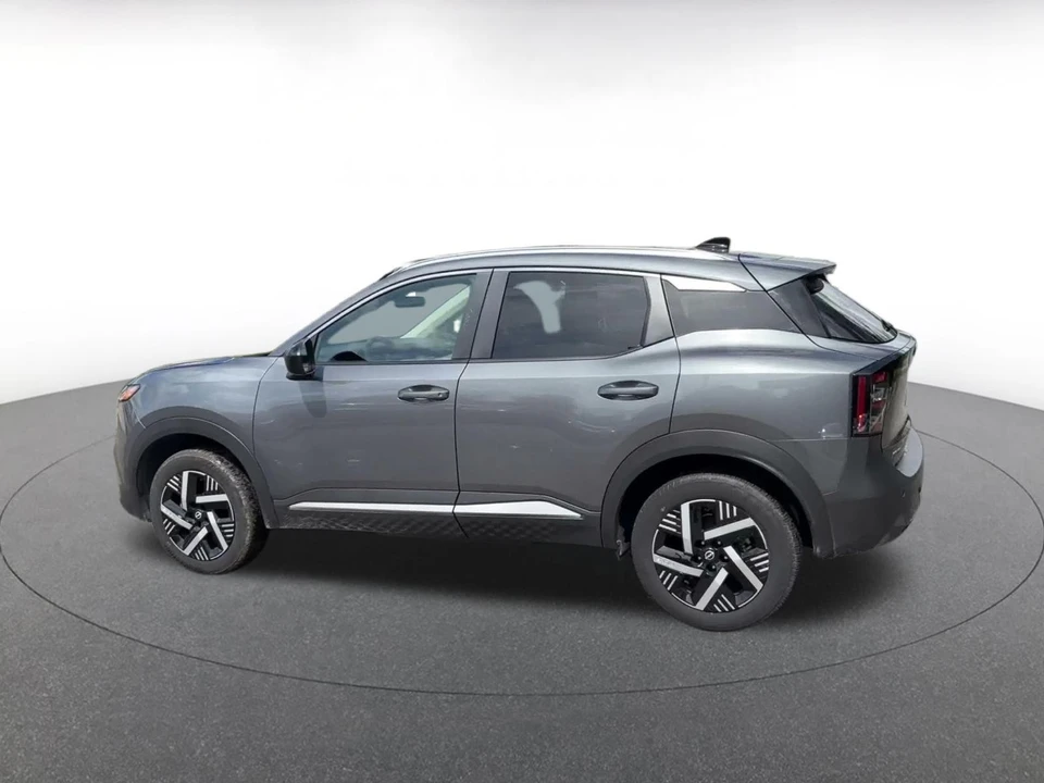 2026 Nissan Kicks - Image 9 of 31