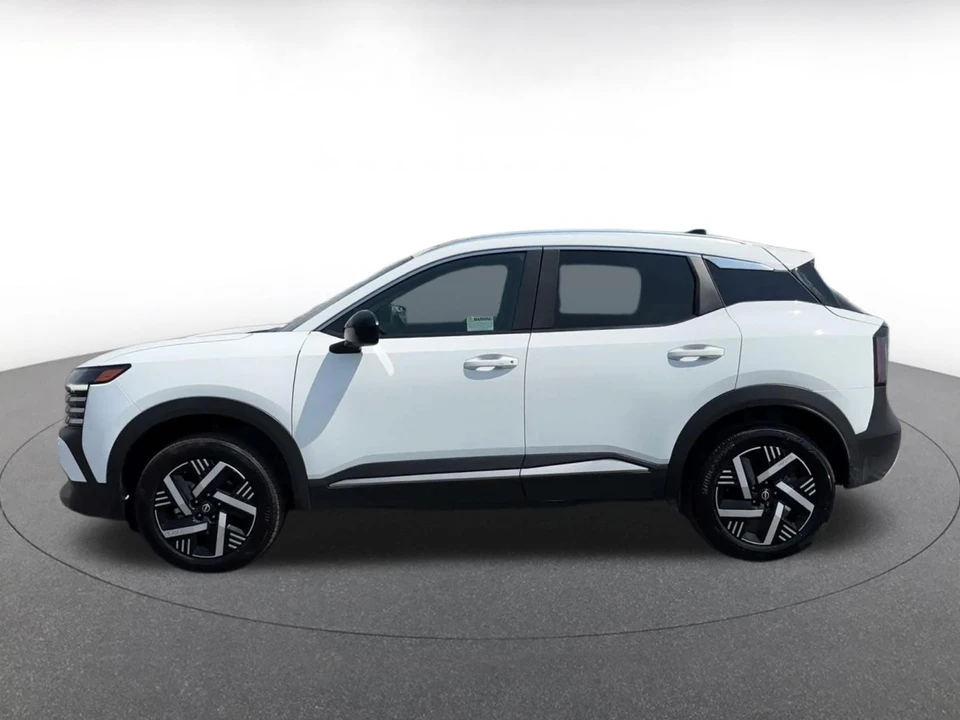 2026 Nissan Kicks - Image 9 of 31