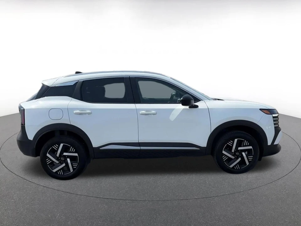 2026 Nissan Kicks - Image 17 of 31