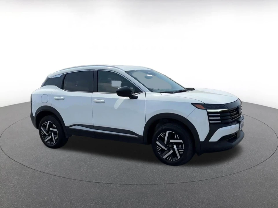 2026 Nissan Kicks - Image 2 of 31