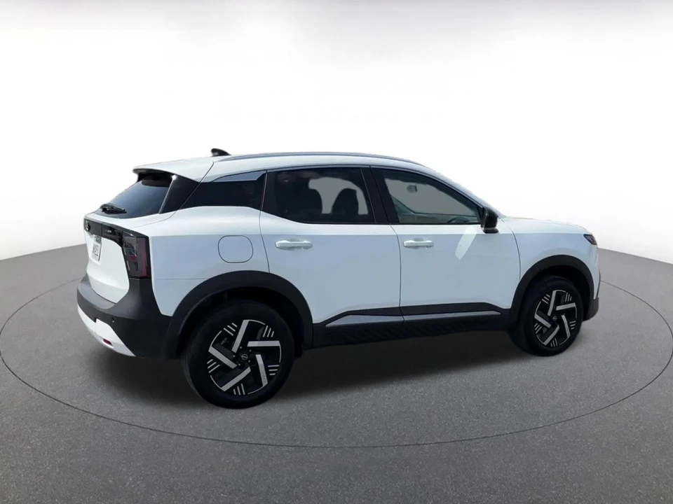2026 Nissan Kicks - Image 15 of 31
