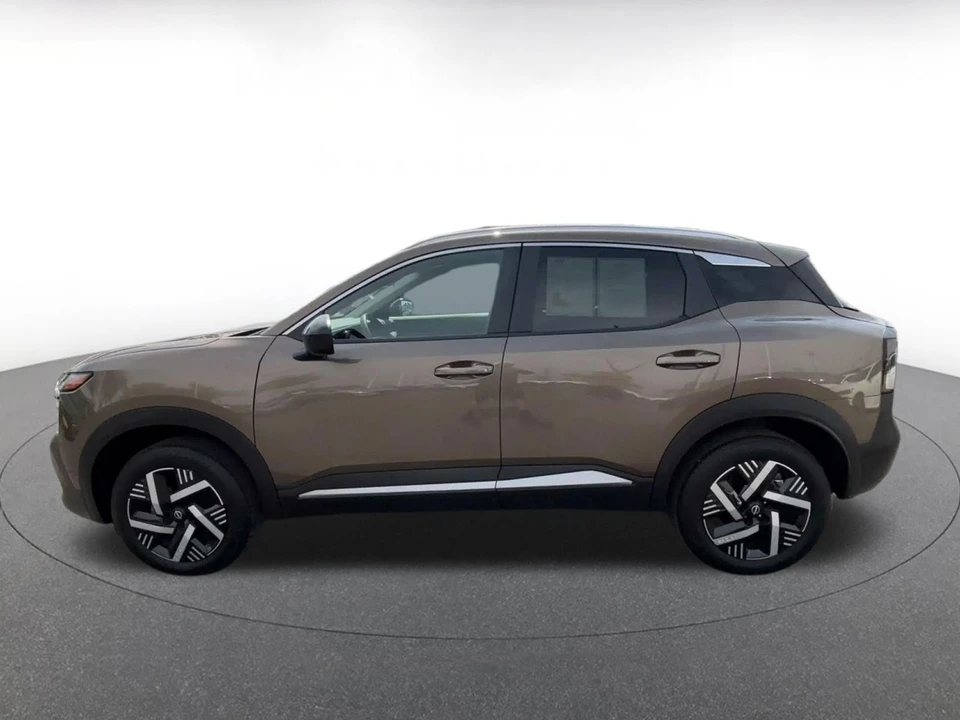 2026 Nissan Kicks - Image 9 of 31
