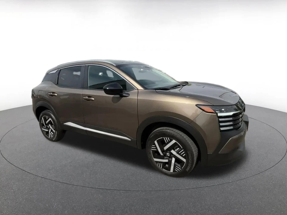 2026 Nissan Kicks - Image 2 of 31
