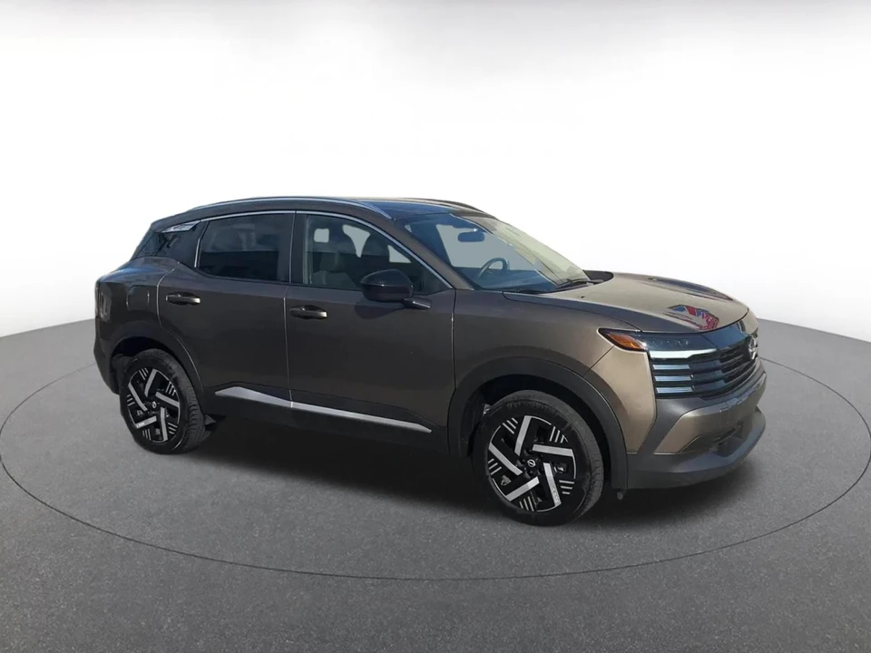 2026 Nissan Kicks - Image 2 of 31