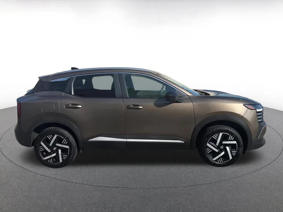 2026 Nissan Kicks - Image 17 of 31