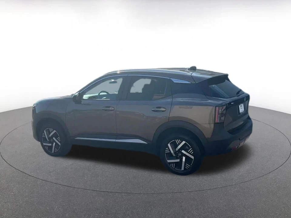 2026 Nissan Kicks - Image 11 of 31
