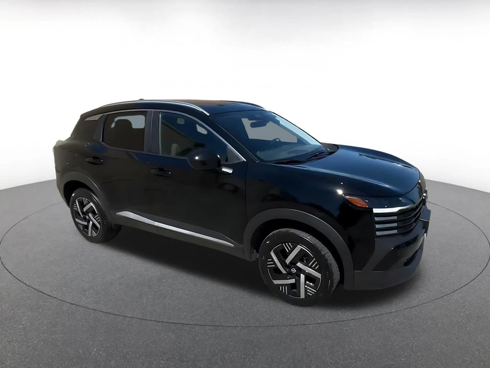 2026 Nissan Kicks - Image 2 of 31