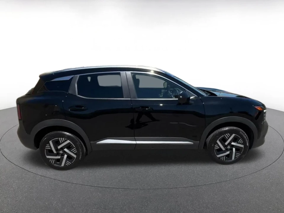 2026 Nissan Kicks - Image 17 of 31