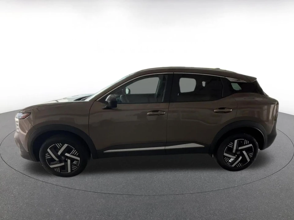 2026 Nissan Kicks - Image 9 of 31