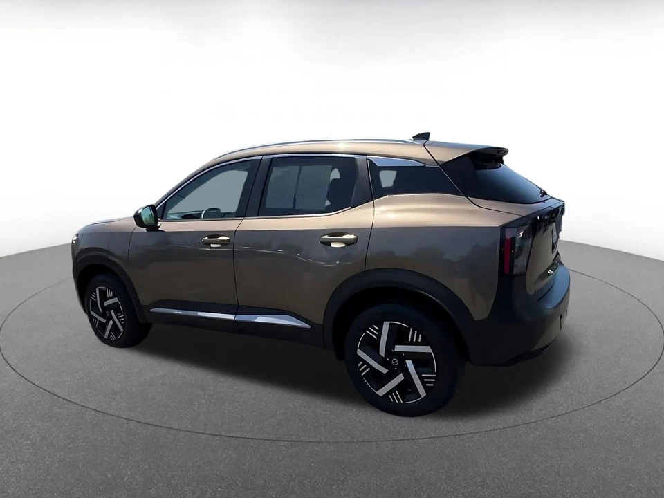 2026 Nissan Kicks - Image 11 of 31