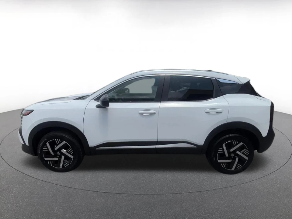2026 Nissan Kicks - Image 9 of 31