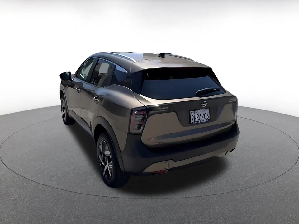 2026 Nissan Kicks - Image 12 of 31