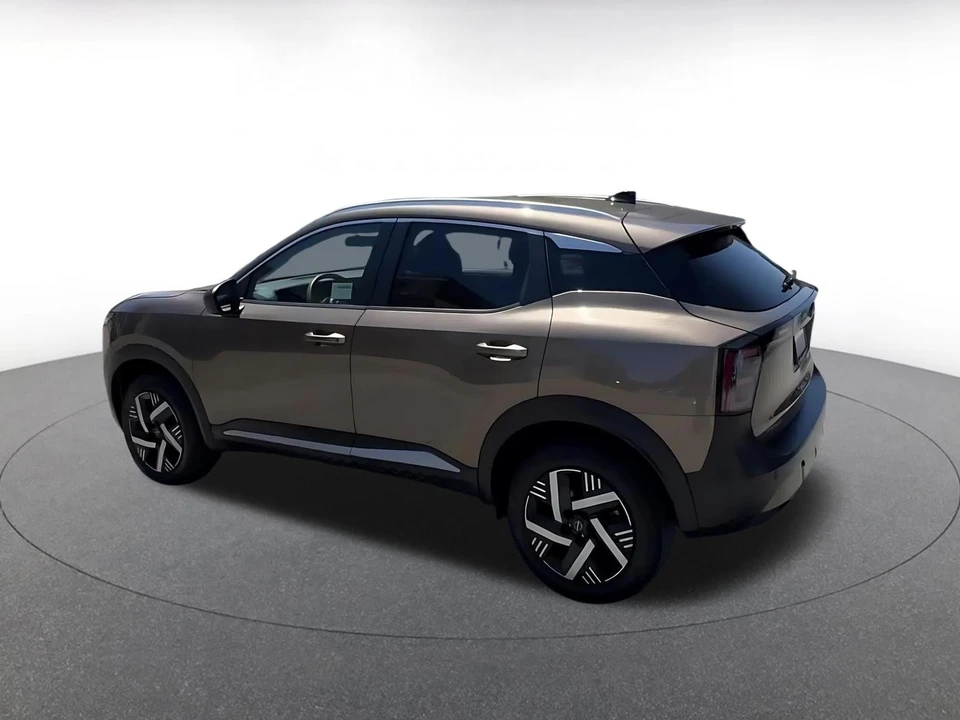 2026 Nissan Kicks - Image 11 of 31