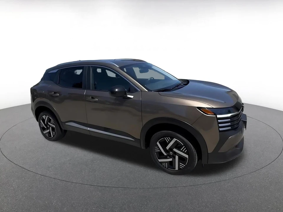 2026 Nissan Kicks - Image 2 of 31