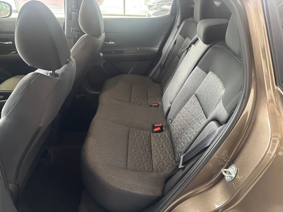 2026 Nissan Kicks - Image 26 of 31