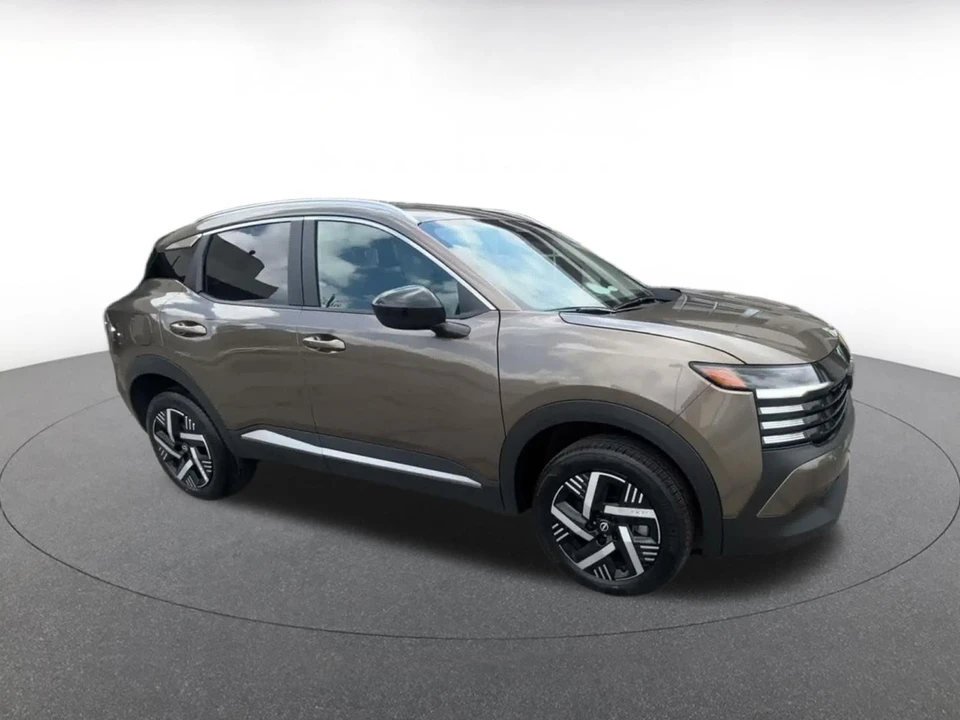 2026 Nissan Kicks - Image 2 of 31