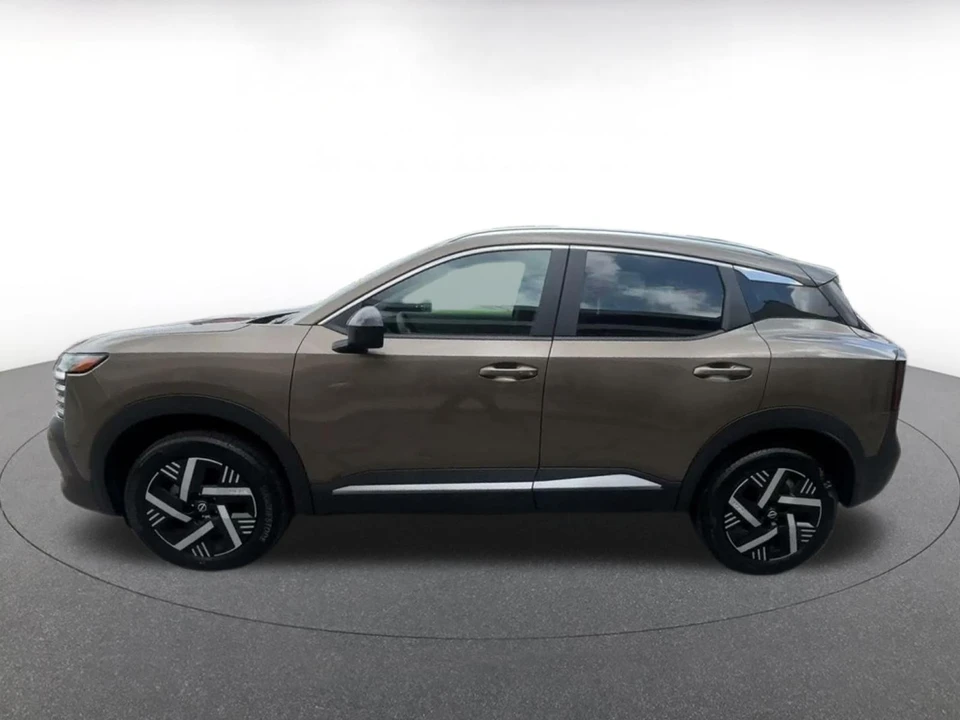 2026 Nissan Kicks - Image 11 of 31
