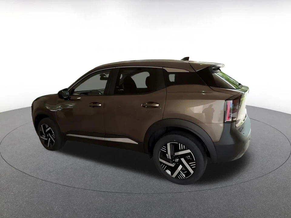 2026 Nissan Kicks - Image 9 of 31