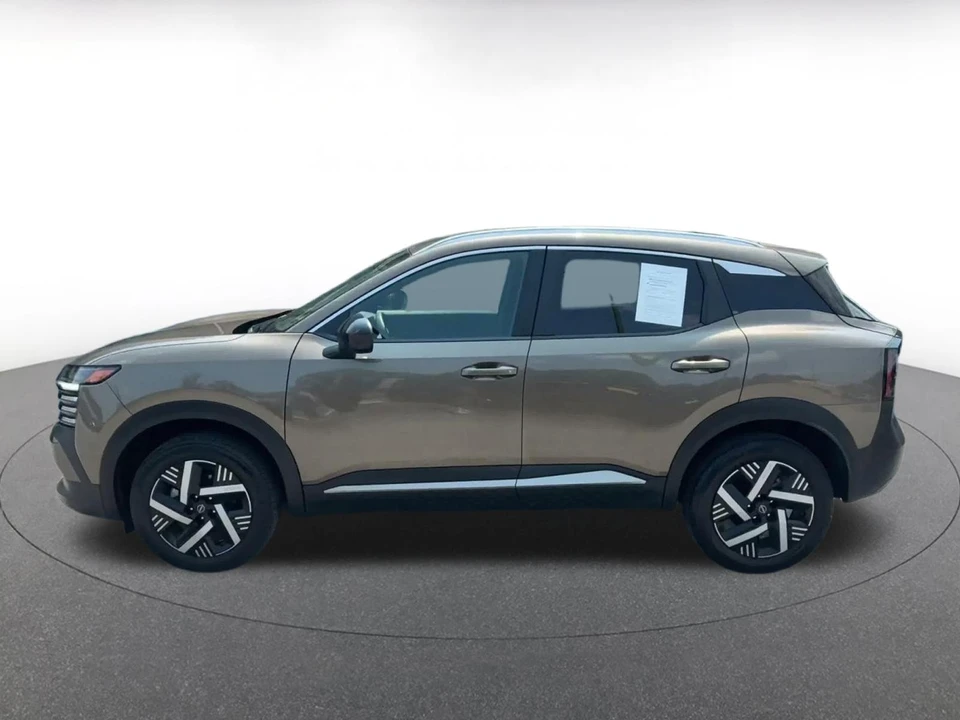 2026 Nissan Kicks - Image 11 of 31