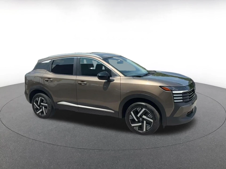 2026 Nissan Kicks - Image 2 of 31