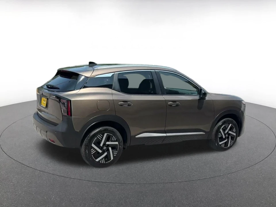 2026 Nissan Kicks - Image 17 of 31
